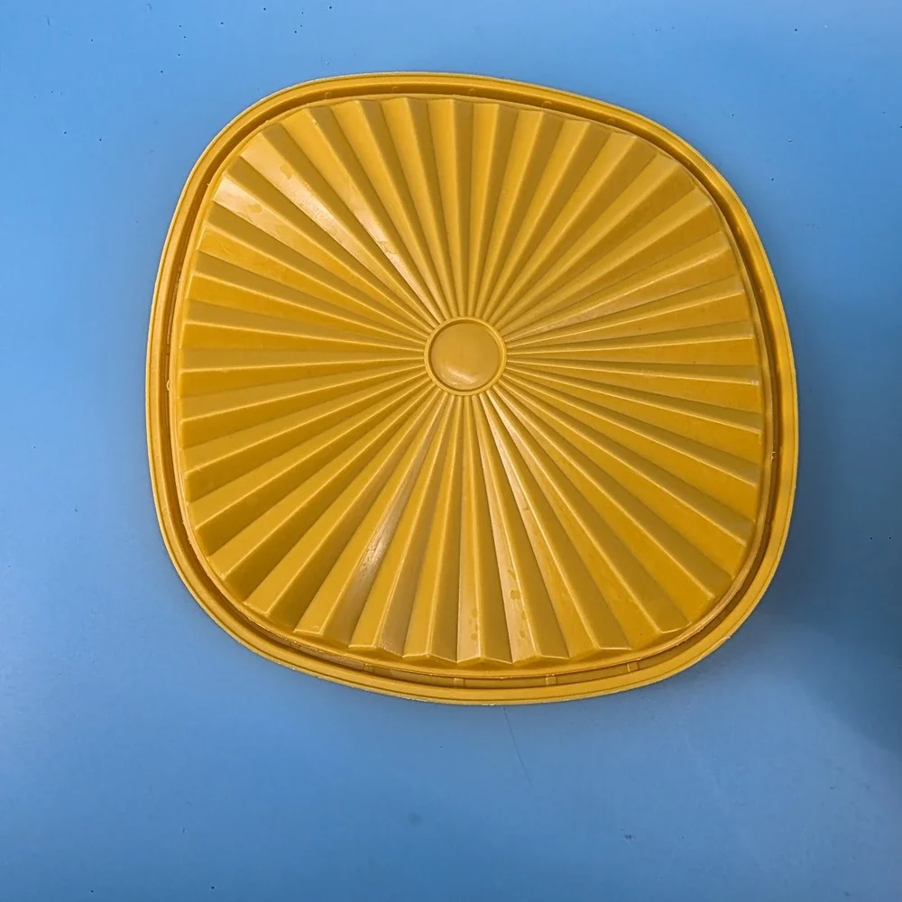 Vintage Tupperware Servalier 8